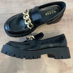 Guess chunky black loafers 
Gold chain detail
Size 7
Great condition